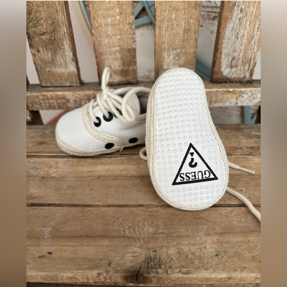 VINTAGE Guess Baby Crib Shoes Booties White Logo Lace Up Size 0 NEW!